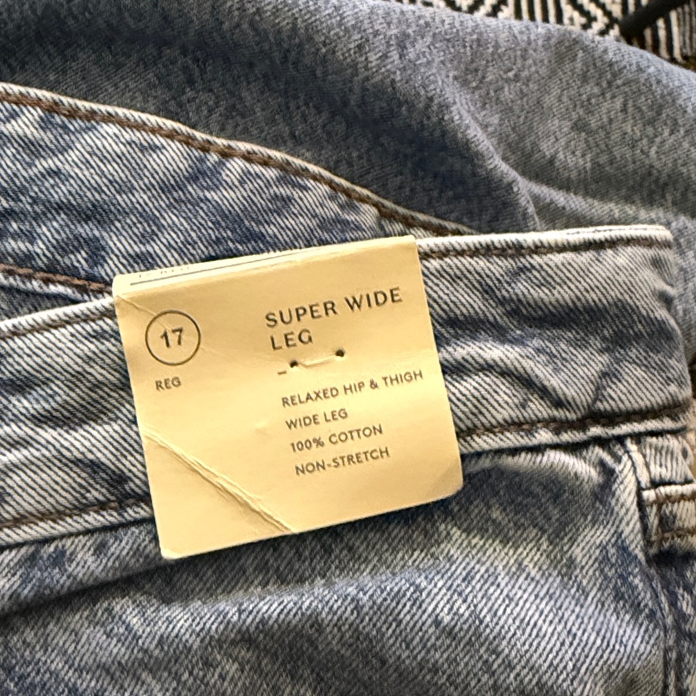 NWT Universal Thread Women's Mid Rise Super Wide-Leg Jeans - Picture 4 of 6